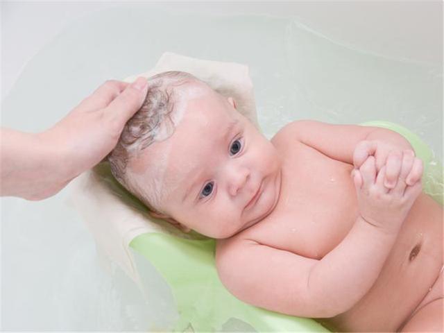 宝宝突然便血不要怕，可能是这三种原因造成的！