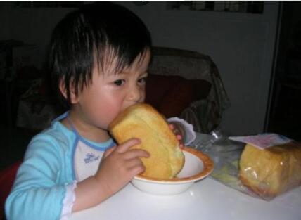 早饭吃什么？3种早饭最伤宝宝脾胃，尤其第1种，别再给宝宝吃！