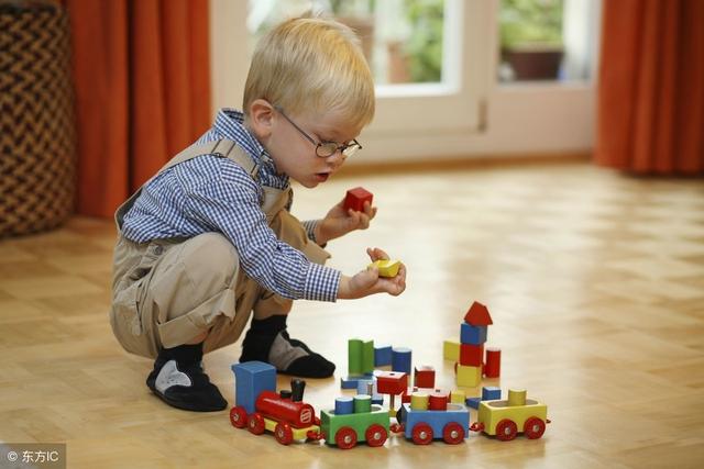 孩子对玩具5分钟热度？教你4招提升孩子专注力