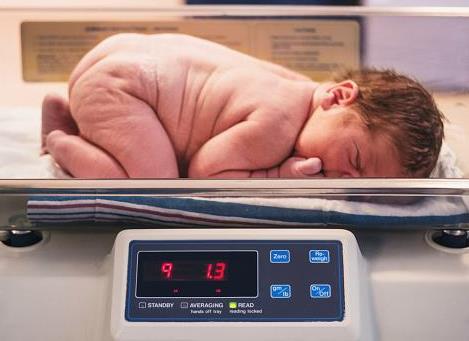 新生儿体重越接近这个数，说明宝宝发育越好，智商越高！