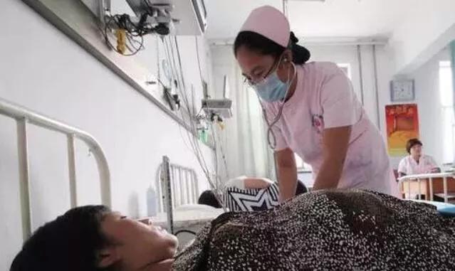 50岁高龄生二胎，生了二胎仅一年，夫妻俩整日以泪洗面
