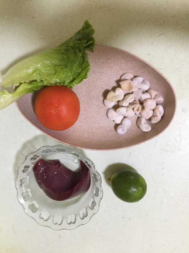 宝宝辅食——宝宝也是颜值控，一端上来就成功吸引了宝宝注意力！