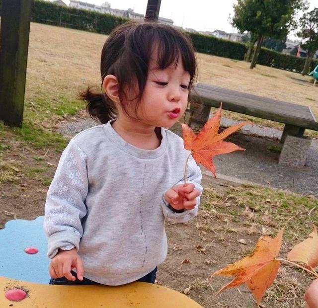 孩子窝里横，外面怂？这往往是家长的言行所致，要及时反思