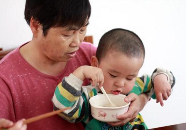 最伤宝宝的4种早饭，别再给宝宝吃了，第1种最常见