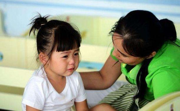 孩子上学校在幼儿园受欺负，记住这4条，孩子仍自信健康充满阳光