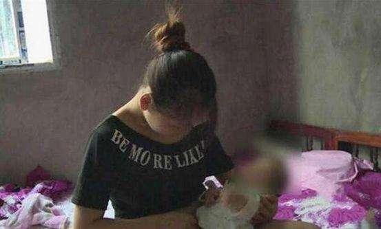 二胎宝妈患产后抑郁症，喂奶时被女儿咬痛，随后悲剧发生了