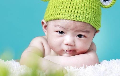宝宝喜欢吐泡泡，原来还有这么多好处，妈妈先别急着制止！