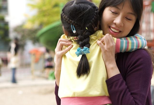 优秀的父母和平庸的父母，区别之一，是每晚坚持做一件事