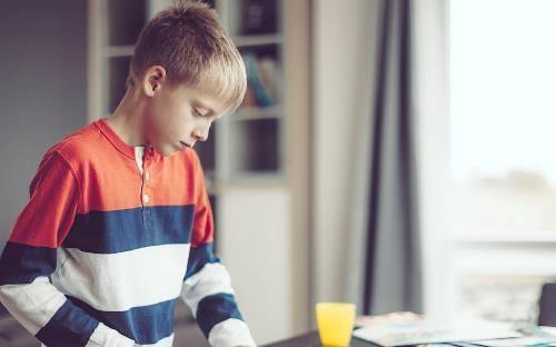 家里有男孩时，爸爸妈妈尽量不要说这3句话