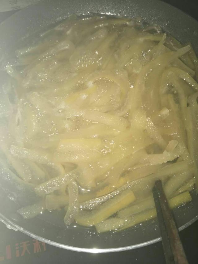 入冬孩子咳不停，用“这果皮”做成糖，2分钟见效，止咳效果好