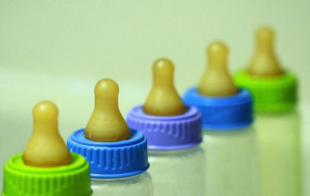 宝宝的奶瓶也有假货？别怪我没提醒你！网友：太可怕