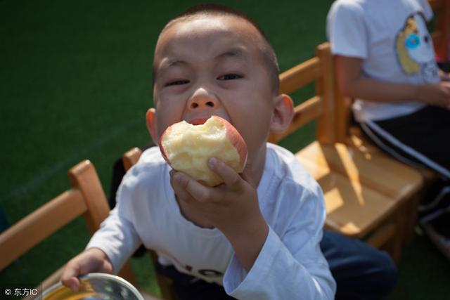 3岁前不制止孩子这种行为，将来后悔都来不及！
