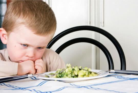 4岁儿子突然不会说话，父母带到医院检查之后，妈妈内疚的哭了