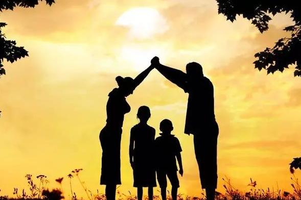 优秀的父母和平庸的父母，区别之一，是每晚坚持做一件事