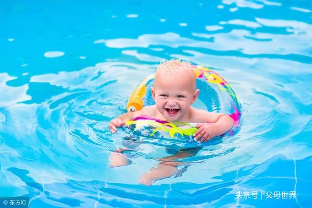 婴儿游泳好处那么多，为什么脖圈游泳却要不得？看专家怎么说！