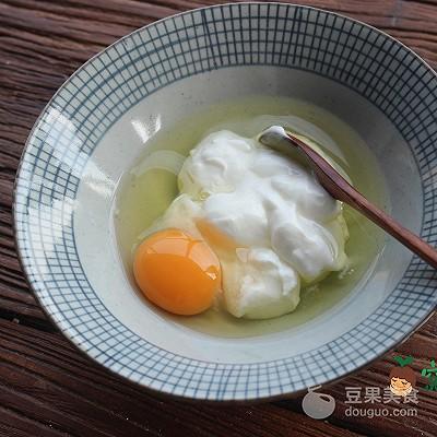 宝宝辅食：酸奶蒸蛋糕