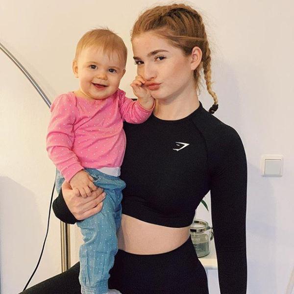 辣妈带着宝宝健身，身高1米58体重110斤，彰显完美好身材