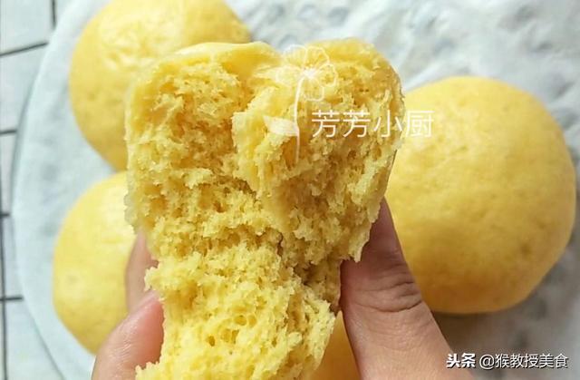 1碗面粉2个红薯，3分钟教你做金黄香甜的大馒头，孩子多吃不便秘