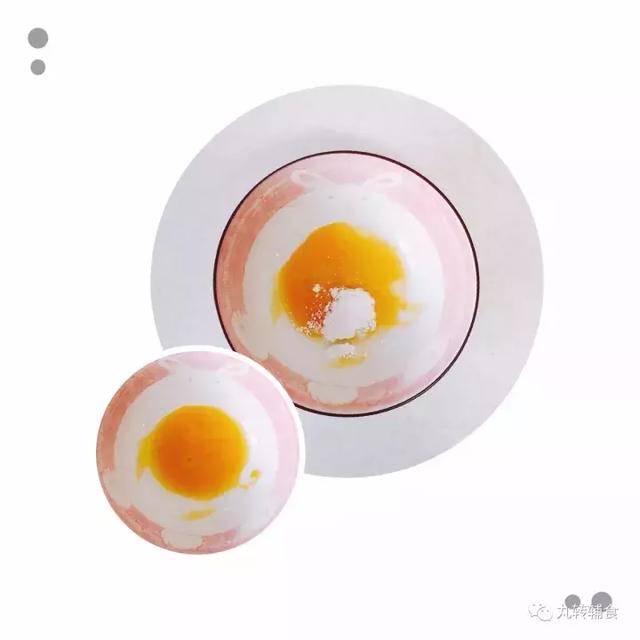 为了宝宝吃点绿色蔬菜妈妈可费心啦，来试试菠菜鸡蛋糕（蛋黄版