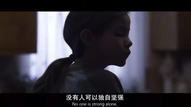 亲生父亲高铁亲吻抚摸女儿引众怒：亲子间最怕没有界限感