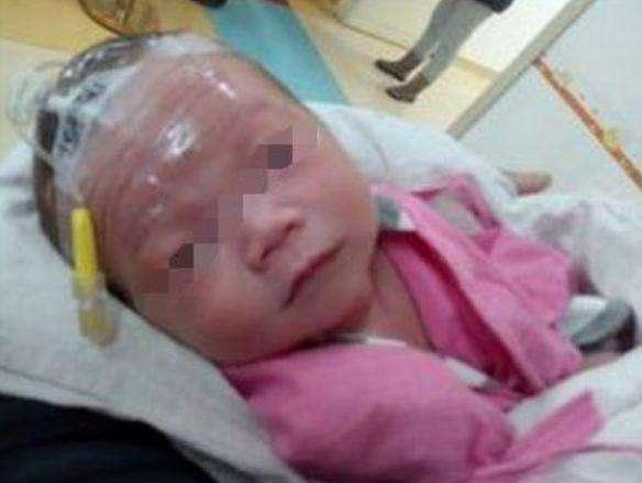 四个月婴儿吃完母乳后去世，爸爸查看完监控，直接给妈妈两记耳光