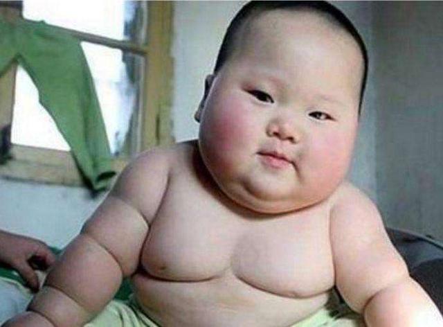 8个月大的宝宝还不会翻身,送去检查后,医生的话,让宝妈无语