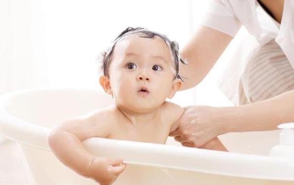 孩子是否聪明不用等他长大，看这几点就够了