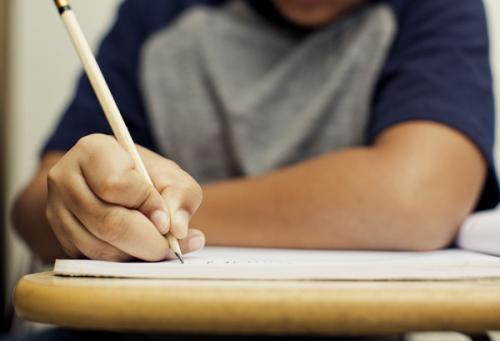 这3句话，不管再生气，也不能当着孩子面说，会造成一辈子的影响