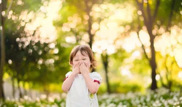 妈妈来例假，儿子看见后说：妈妈，你屁股上火啦！这些事要避讳！