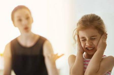 这3句话，不管再生气，也不能当着孩子面说，会造成一辈子的影响