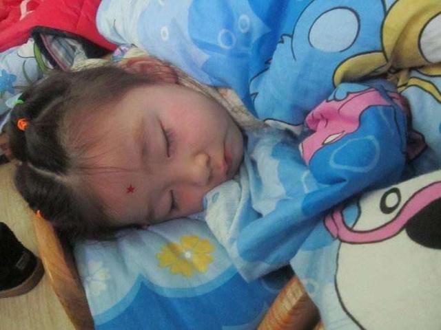 若孩子经常这样睡觉，要及时纠正，否则成年后身高会比同龄人矮