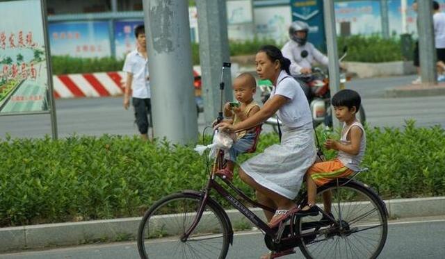 二十年前生二胎和如今生二胎啥区别？几个阿姨的经历，心酸又好笑