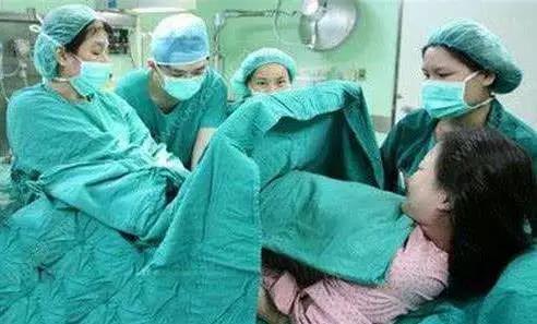 你宝宝超预产期出生是什么体验？羊水污染肺部感染，保温箱呆一周