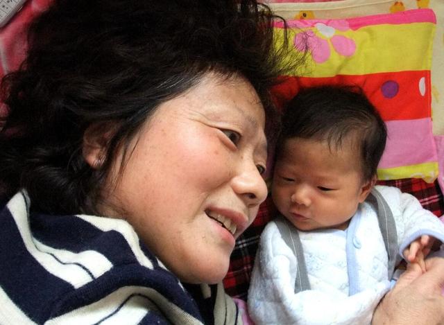 为啥姥姥带娃是大趋势？这些母女的对话，婆婆听了会跳脚