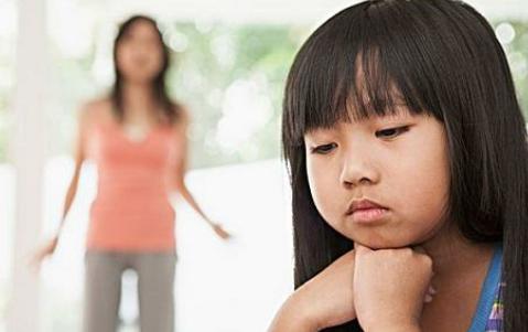 这3句话，不管再生气，也不能当着孩子面说，会造成一辈子的影响