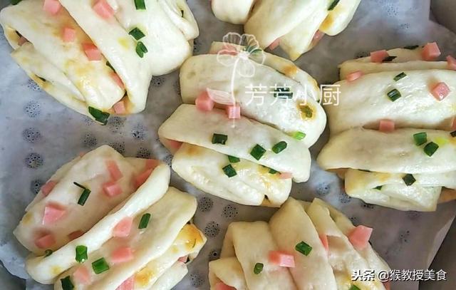 3分钟学会香肠小花卷，超级松软，给挑食的孩子做早餐都会抢着吃