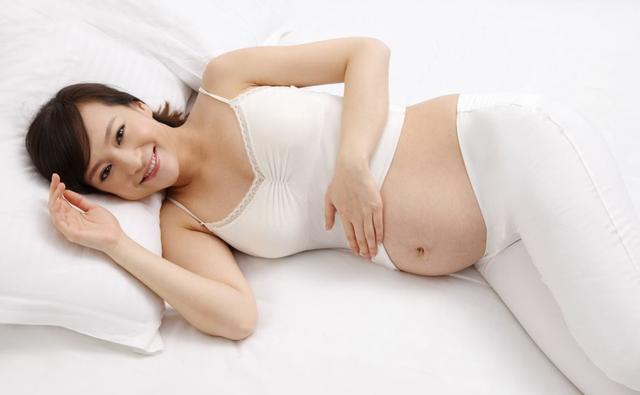 很多孕妇睡觉都有这个习惯，却不知会对胎儿产生影响，你有吗？