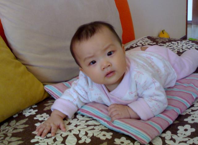 半岁前，宝宝变聪明的4个小苗头，你家宝宝准时出现了吗？