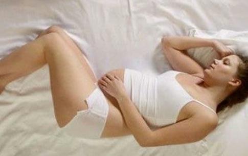 很多孕妇睡觉都有这个习惯，却不知会对胎儿产生影响，你有吗？