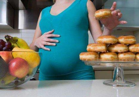 怀孕后，这3种零食“准妈妈”还是少吃为妙，影响胎儿发育！
