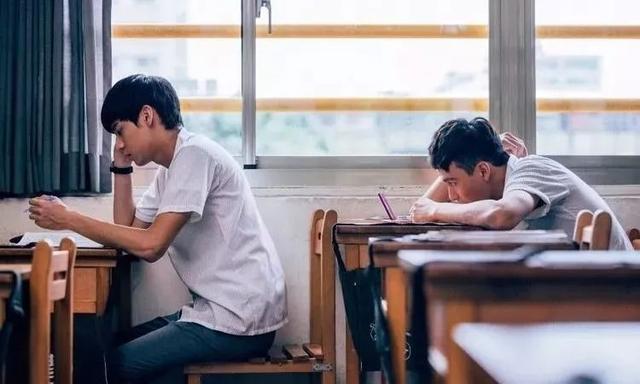22名大学生一夜之间被开除：不要在最好的位置上睡觉