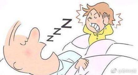 22岁小伙一年来夜夜尿床，和他每晚睡觉都打呼有关……