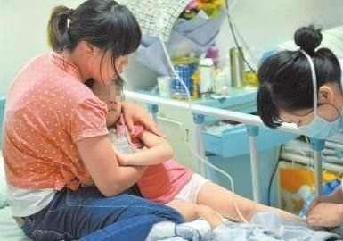 奶奶的一个玩笑，却毁了宝宝的一生，妈妈当场怒扇奶奶