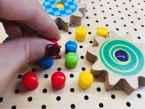 辨颜色、学数字、提高手眼协调能力，玩这个就够了！