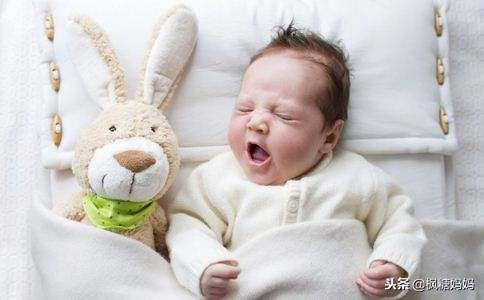 孩子晚上不睡，父母孩子都睡不好，闺蜜猜出原因！怀孕时……