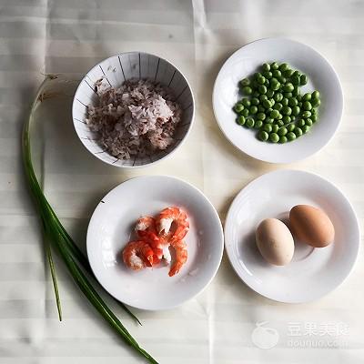 拿手菜-蛋包虾仁炒饭