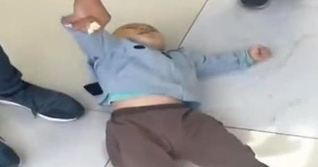 小宝宝耍“无赖”走红网络，1个动作引无数妈妈共鸣：同款宝宝！