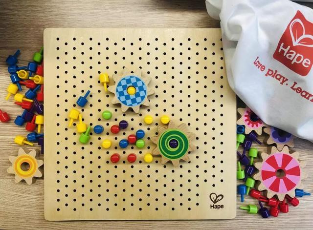 辨颜色、学数字、提高手眼协调能力，玩这个就够了！