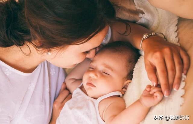 孩子晚上不睡，父母孩子都睡不好，闺蜜猜出原因！怀孕时……