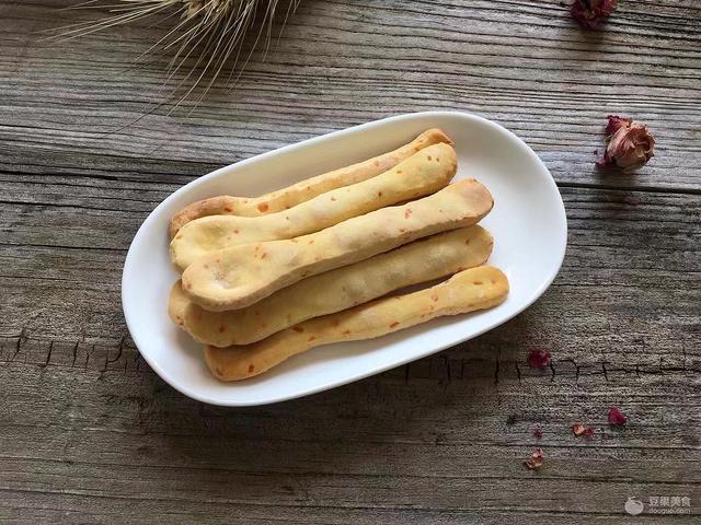 勺子磨牙棒饼干的做法